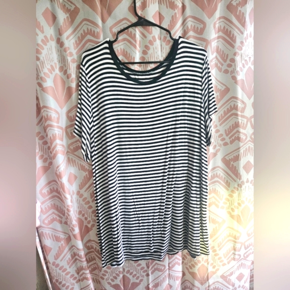 Super Soft Black and White striped Tshirt